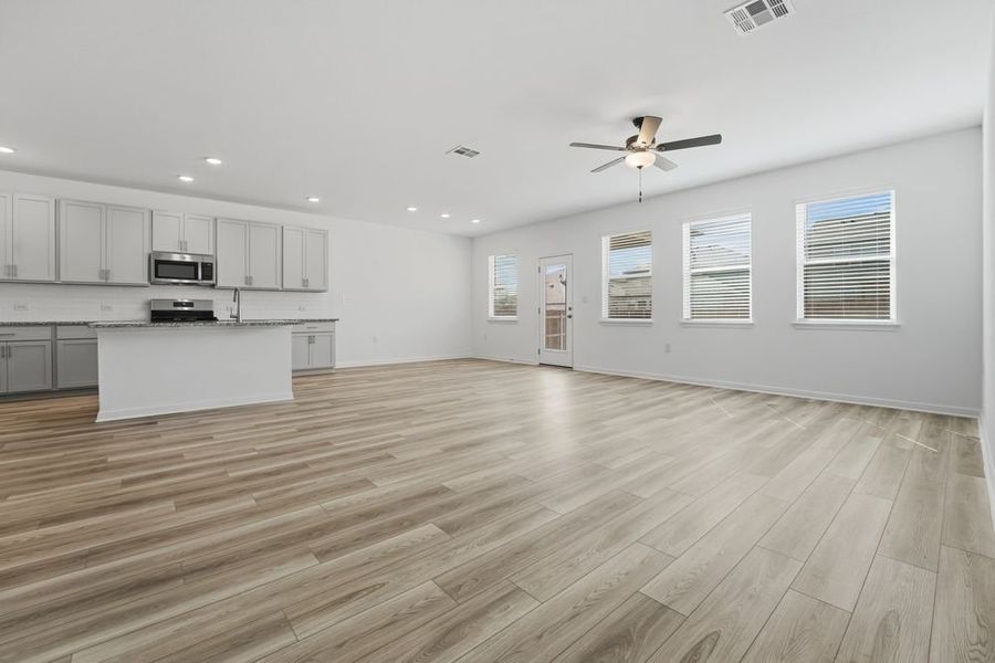 Spacious, unfurnished interior of a new home in Lisso, Pflugerville (Image 12).