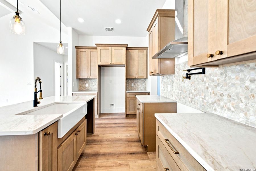 Furnished interior view inside a new home in , Bandera (Image 6).