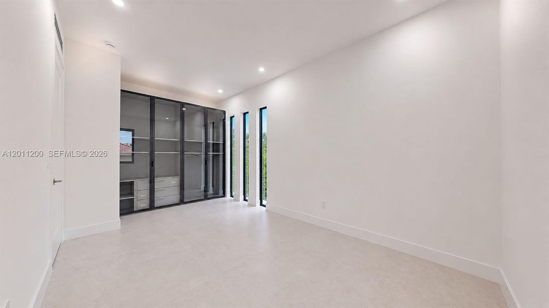 Spacious, unfurnished interior of a new home in , Miami Lakes (Image 89).