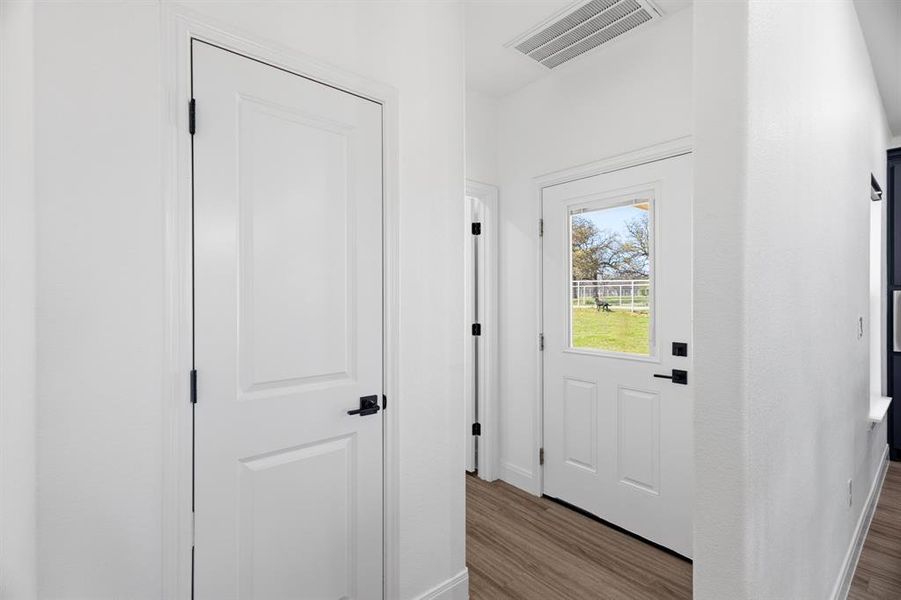 Spacious, unfurnished interior of a new home in , Chico (Image 21).