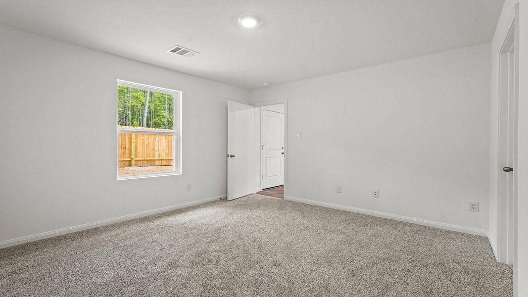 Spacious, unfurnished interior of a new home in McCrorey Trails, Conroe (Image 11).