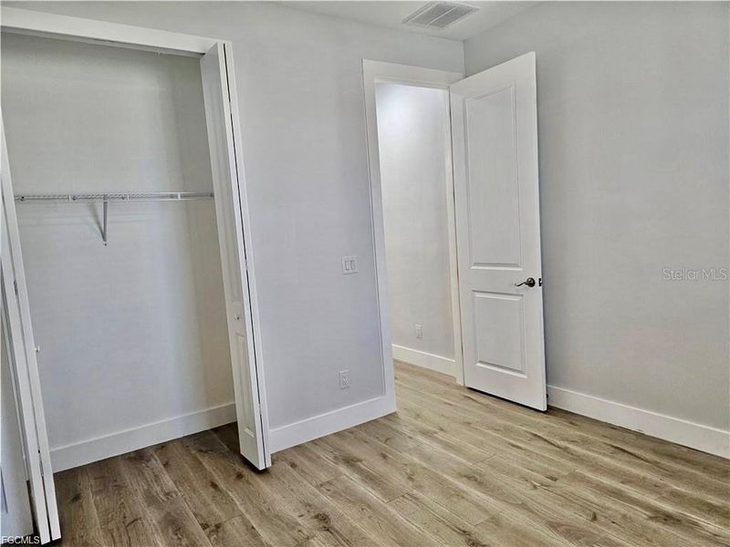 Spacious, unfurnished interior of a new home in , Cape Coral (Image 34).