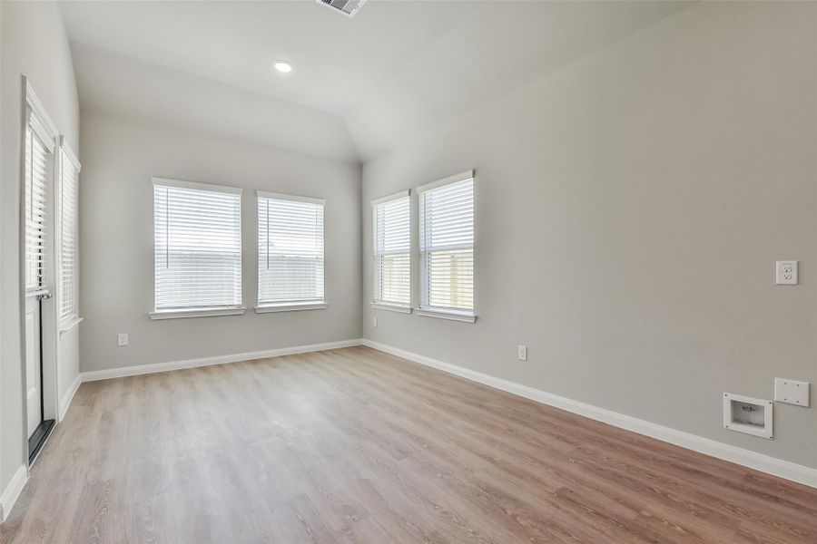 Spacious, unfurnished interior of a new home in King Oaks Village, Baytown (Image 25). Spacious, unfurnished interior of a new home in King Oaks Village, Baytown (Image 25).