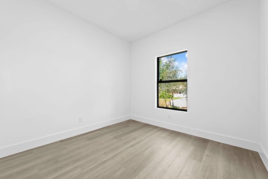 Spacious, unfurnished interior of a new home in , Fort Lauderdale (Image 24).