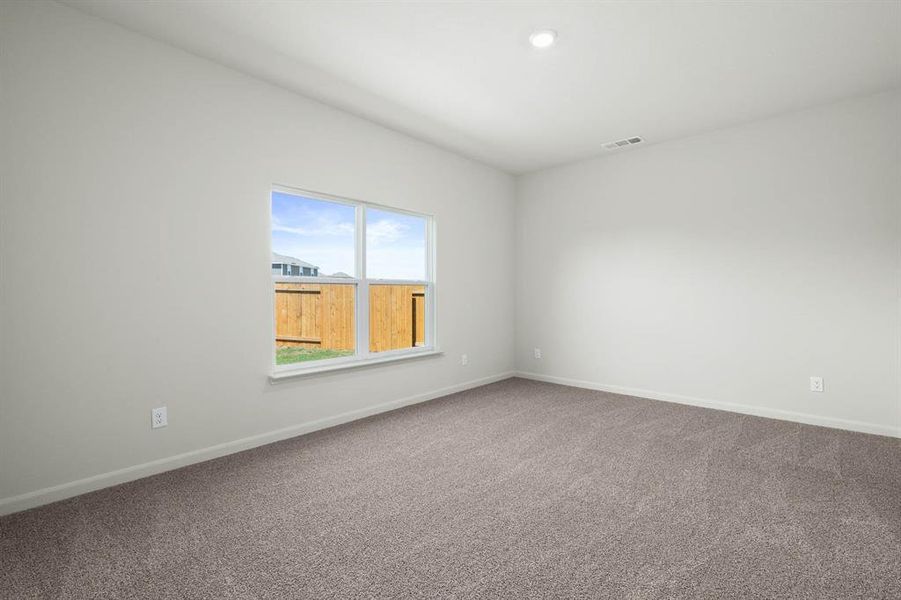 Spacious, unfurnished interior of a new home in Logan Square, Fort Worth (Image 7).