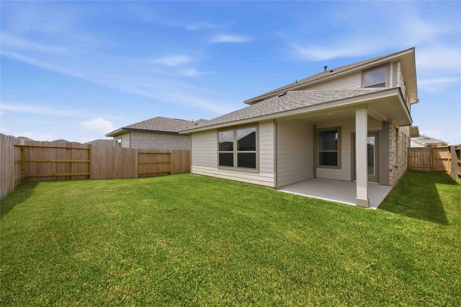 Exterior details and patio area of a home in Sunterra 40, Katy (Image 3).
