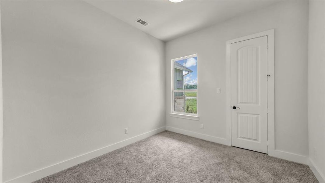 Spacious, unfurnished interior of a new home in Freeman Ranch, Weatherford (Image 20).