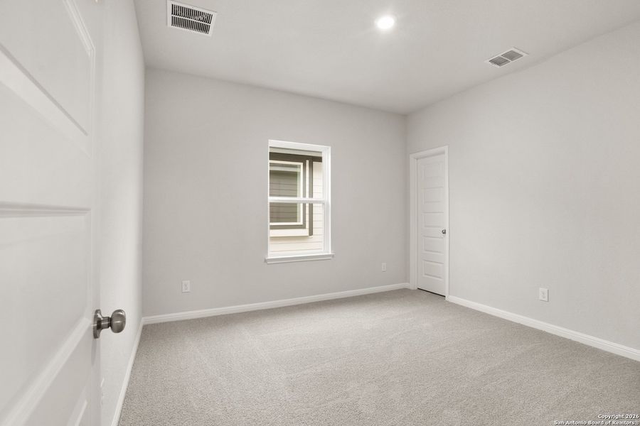 Spacious, unfurnished interior of a new home in Timber Creek, San Antonio (Image 13).
