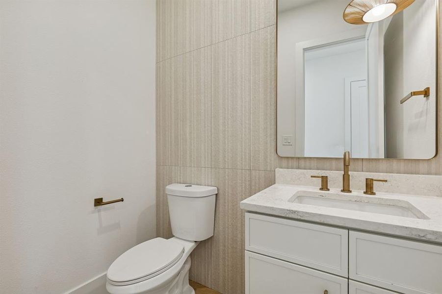 Furnished interior view inside a new home in , Farmers Branch (Image 27).