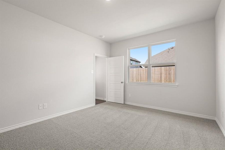 Spacious, unfurnished interior of a new home in Sycamore Landing, Fort Worth (Image 8).