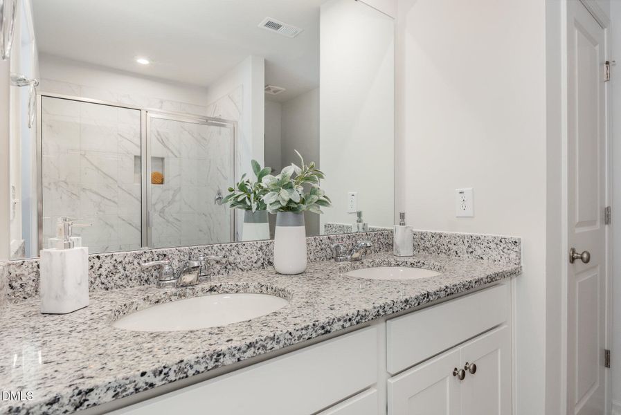 016_Owners Bath 016_Owners Bath