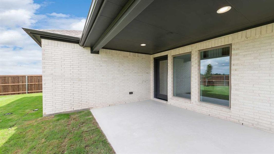 Exterior details and patio area of a home in Meraki, Forney (Image 3).