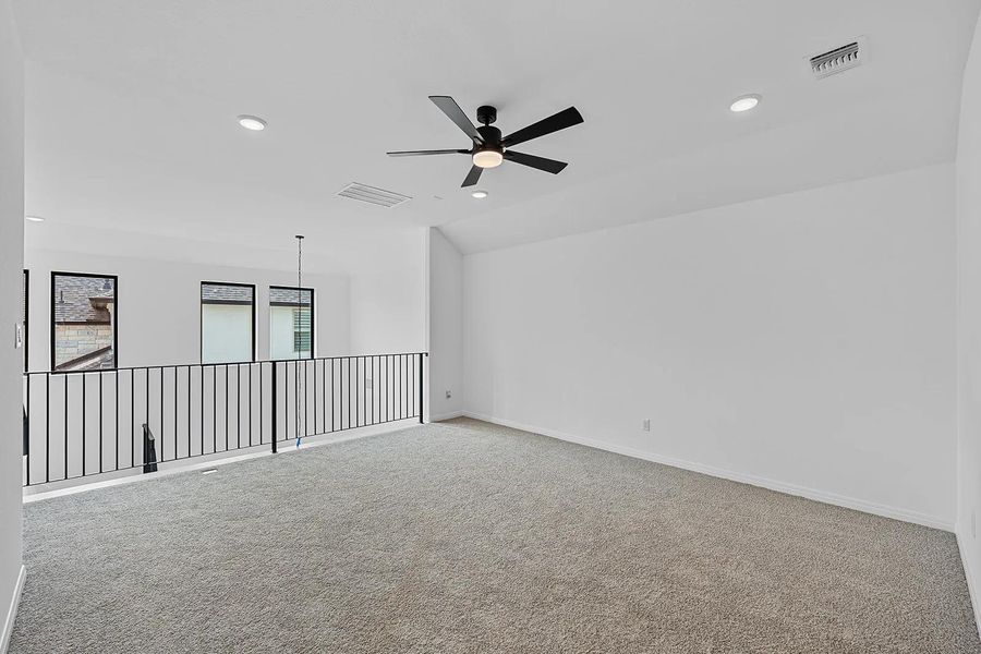 Spacious, unfurnished interior of a new home in Caliterra - 80', Dripping Springs (Image 14).