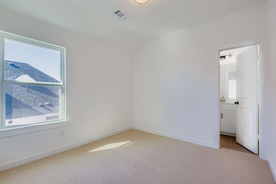 Spacious, unfurnished interior of a new home in Star Trail - 55s, Prosper (Image 24).