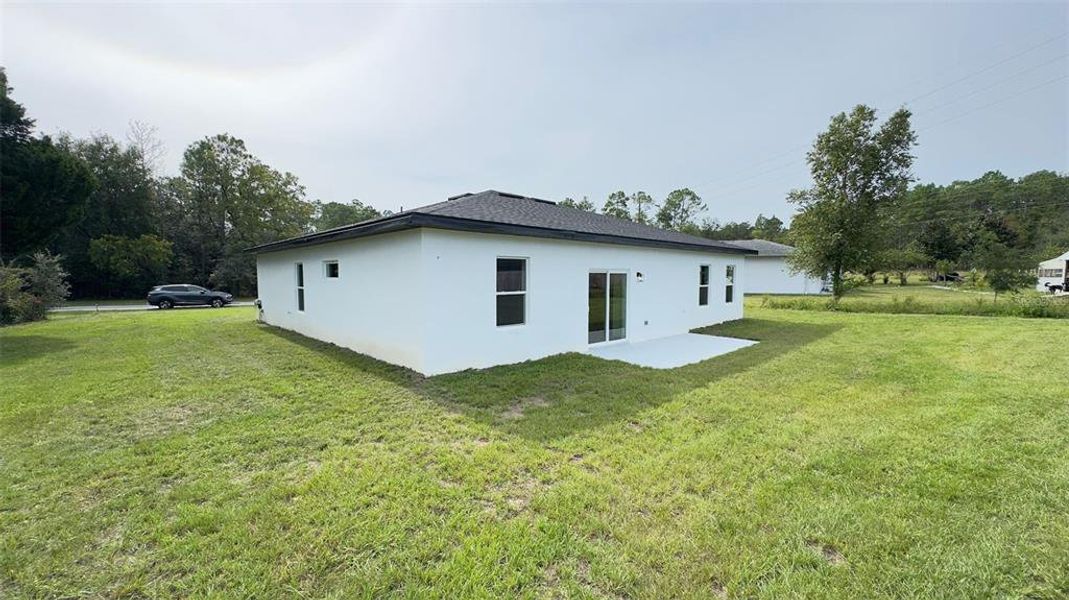 Exterior details and patio area of a home in , Citrus Springs (Image 13).