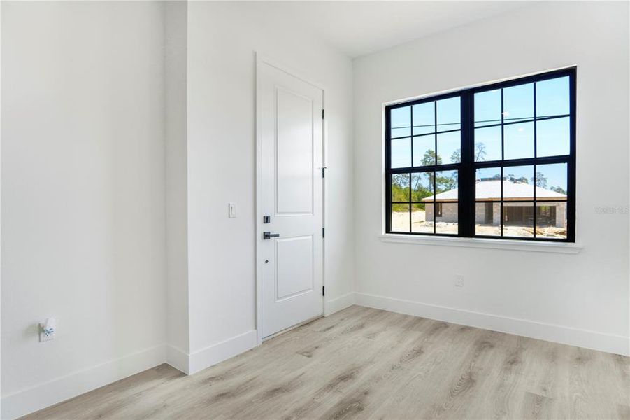 Spacious, unfurnished interior of a new home in , Ocala (Image 23).