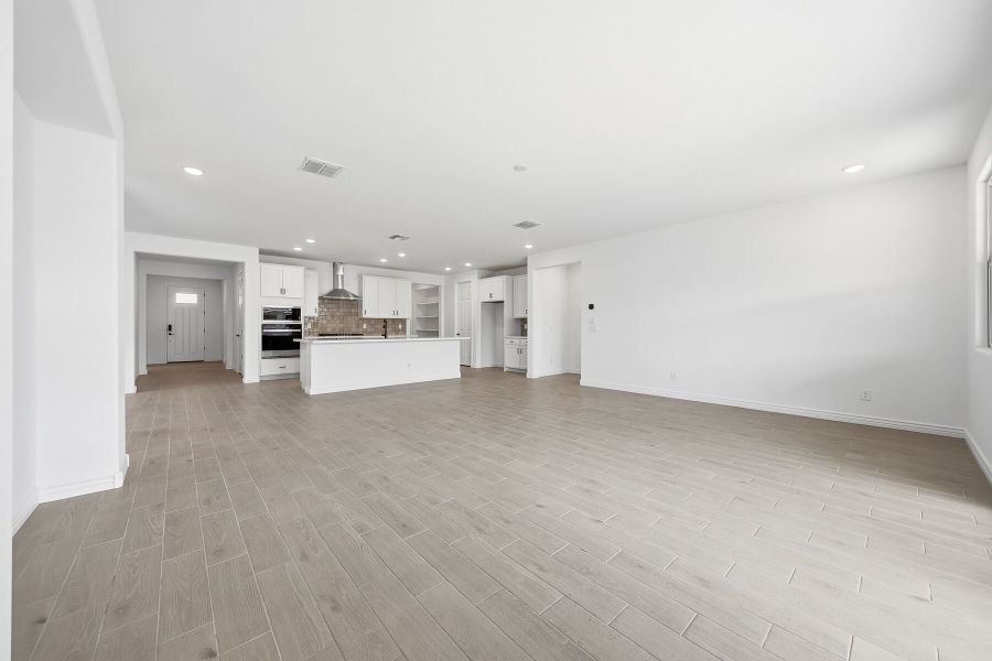 Spacious, unfurnished interior of a new home in Miravida, Surprise (Image 10).