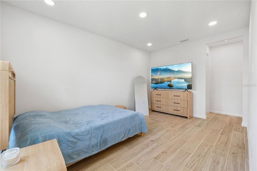 Furnished interior view inside a new home in , Winter Garden (Image 45).