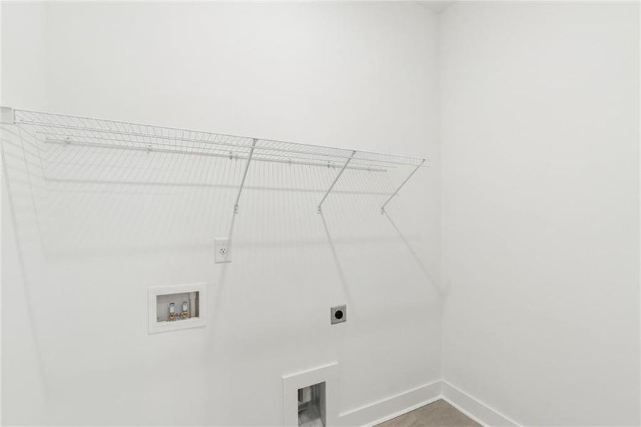 Spacious, unfurnished interior of a new home in Old Mill Preserve, Dallas (Image 20).