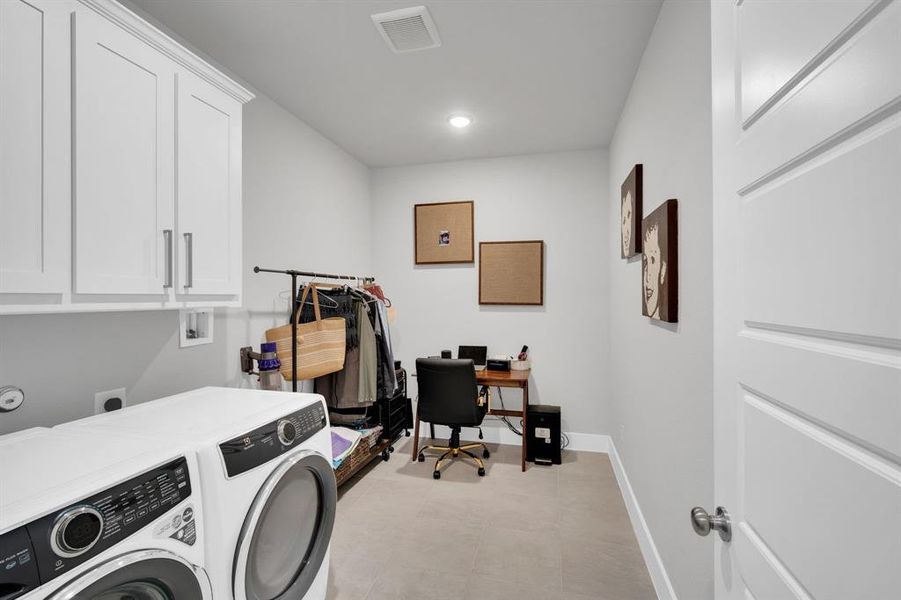 Furnished interior view inside a new home in Sweetgrass, Haslet (Image 29).