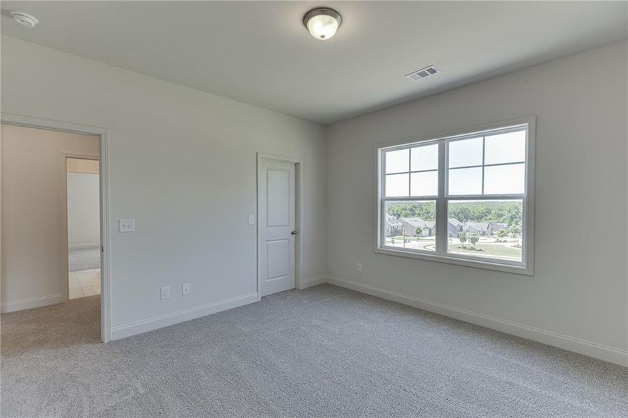 Spacious, unfurnished interior of a new home in , Jefferson (Image 44).