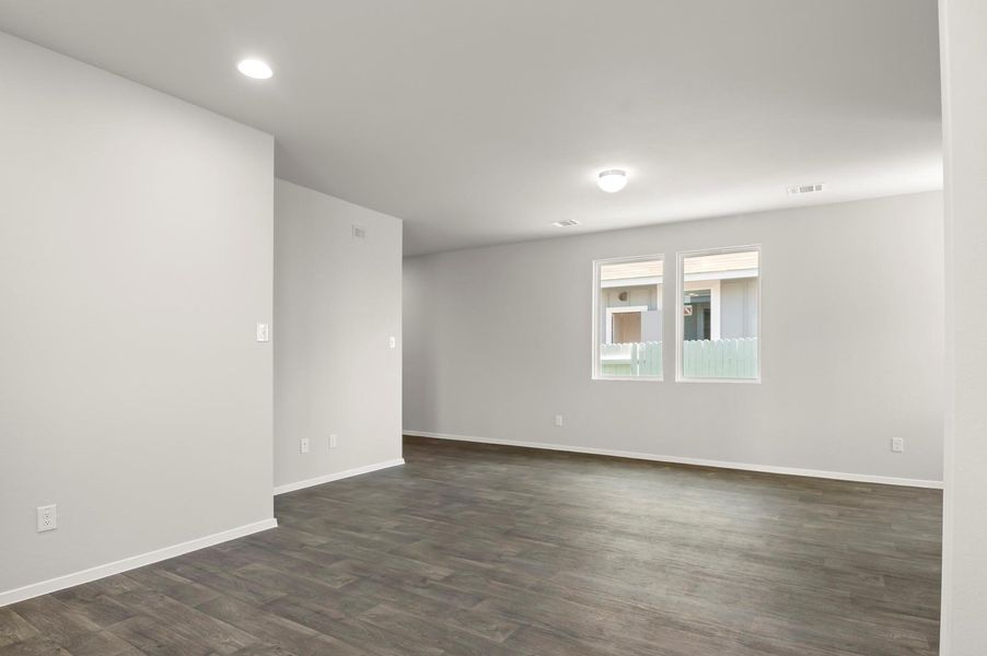 Spacious, unfurnished interior of a new home in Casetta Ranch, Kyle (Image 19).
