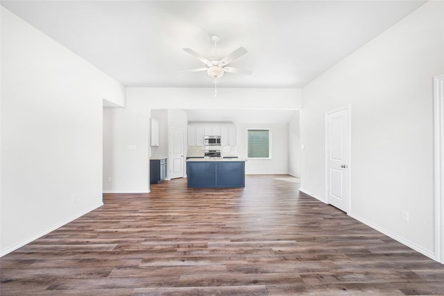 Spacious, unfurnished interior of a new home in Hill & Dale Ranch, Splendora (Image 14).