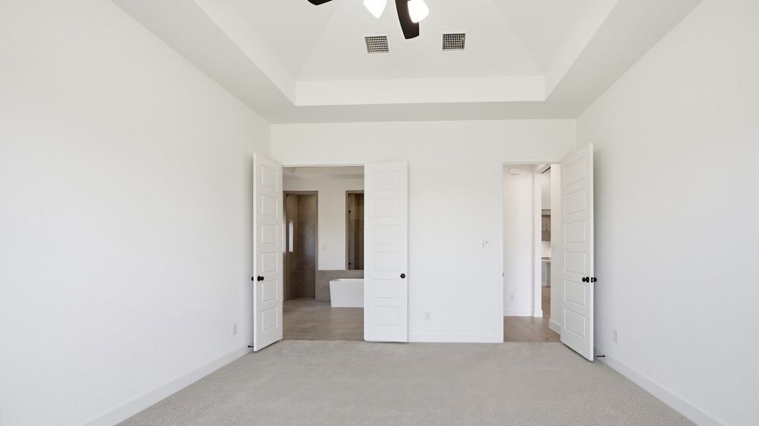 Spacious, unfurnished interior of a new home in Sweetgrass, Haslet (Image 16).