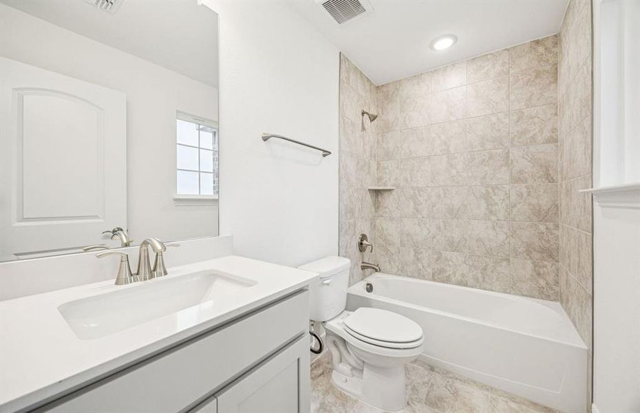 Spacious secondary bathroom Spacious secondary bathroom