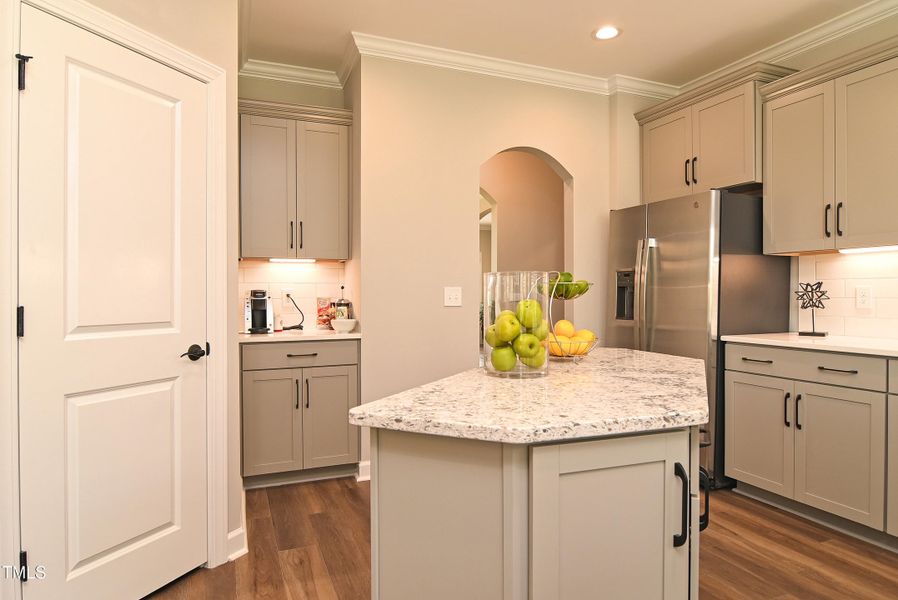 Kitchen island - Yates