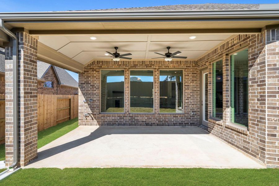 Exterior details and patio area of a home in Chambers Creek, Willis (Image 4).