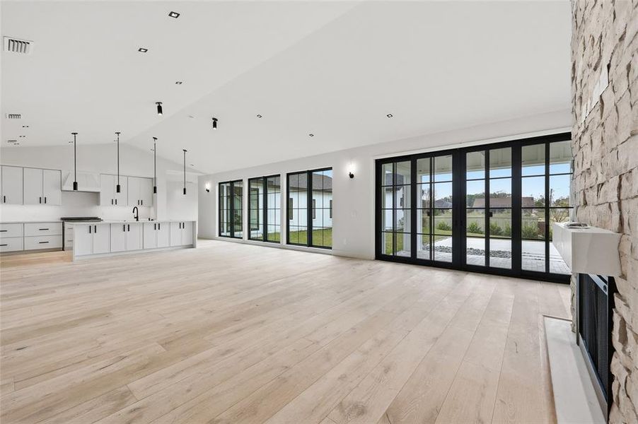 Spacious, unfurnished interior of a new home in , Gainesville (Image 21).