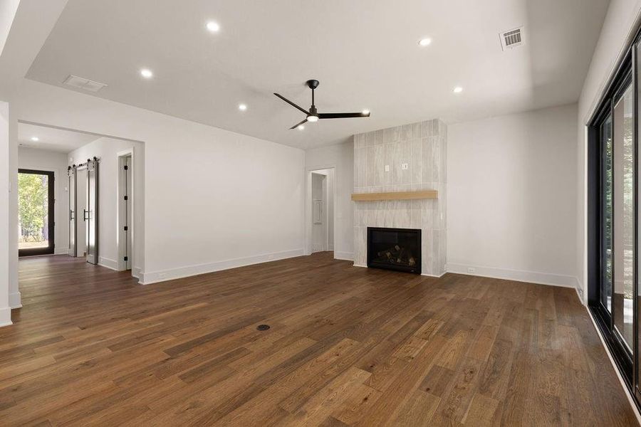 Spacious, unfurnished interior of a new home in Aster, Roswell (Image 56).