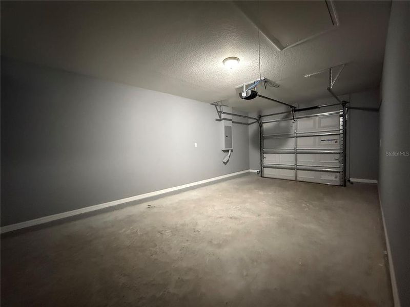 Spacious, unfurnished interior of a new home in , Ocklawaha (Image 11).