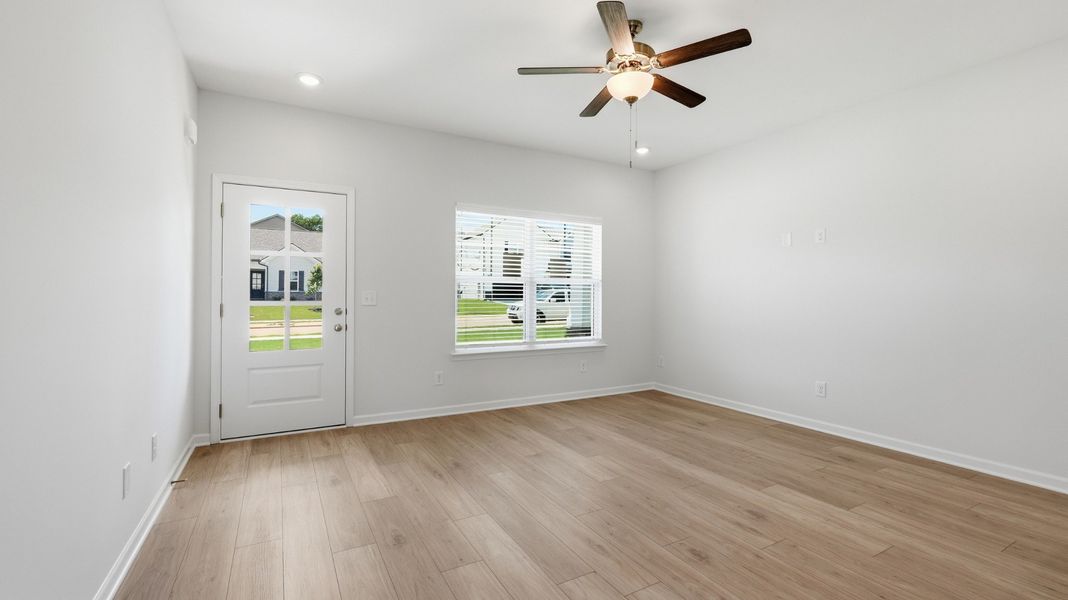 Spacious, unfurnished interior of a new home in Wheatfield, Shelbyville (Image 12).