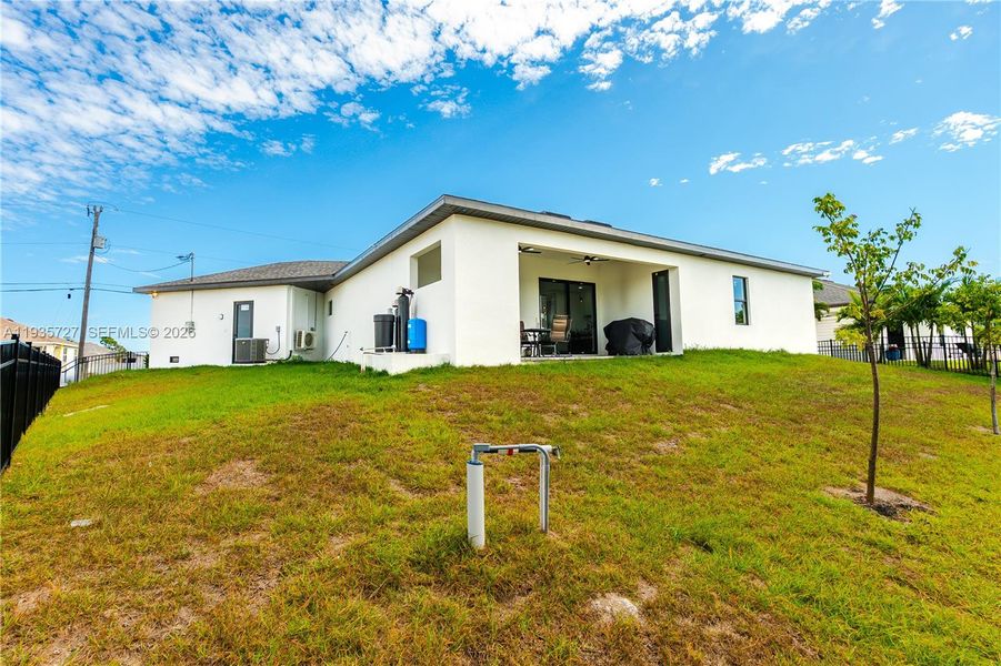 Exterior details and patio area of a home in , Cape Coral (Image 26).