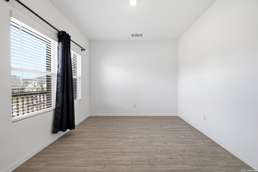 Spacious, unfurnished interior of a new home in Brookmill, San Antonio (Image 27).