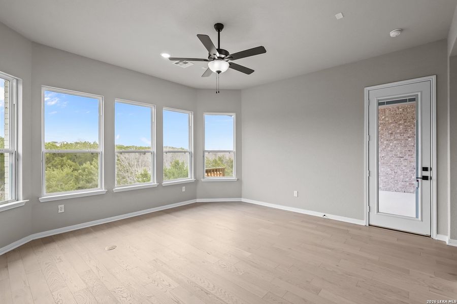 Spacious, unfurnished interior of a new home in Homestead, Schertz (Image 30).