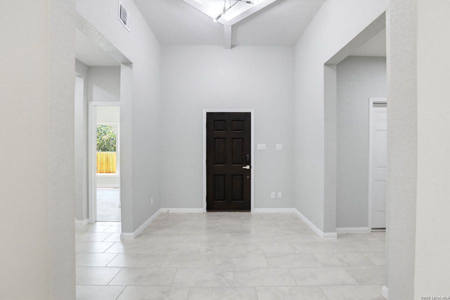 Spacious, unfurnished interior of a new home in , Spring Branch (Image 14).