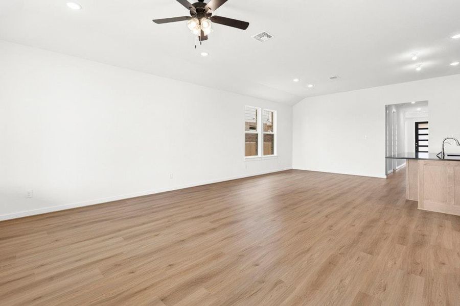 Spacious, unfurnished interior of a new home in Santa Rita Ranch, Liberty Hill (Image 22). Spacious, unfurnished interior of a new home in Santa Rita Ranch, Liberty Hill (Image 22).