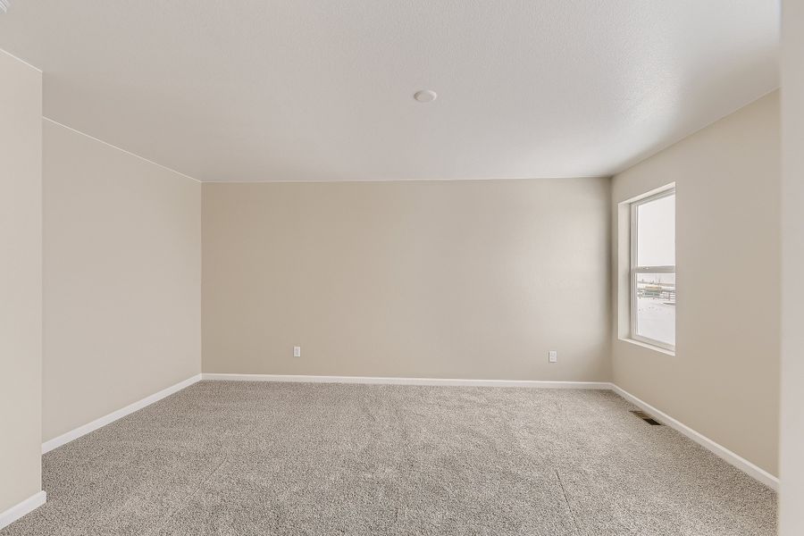 Spacious, unfurnished interior of a new home in The Aurora Highlands, Aurora (Image 14).