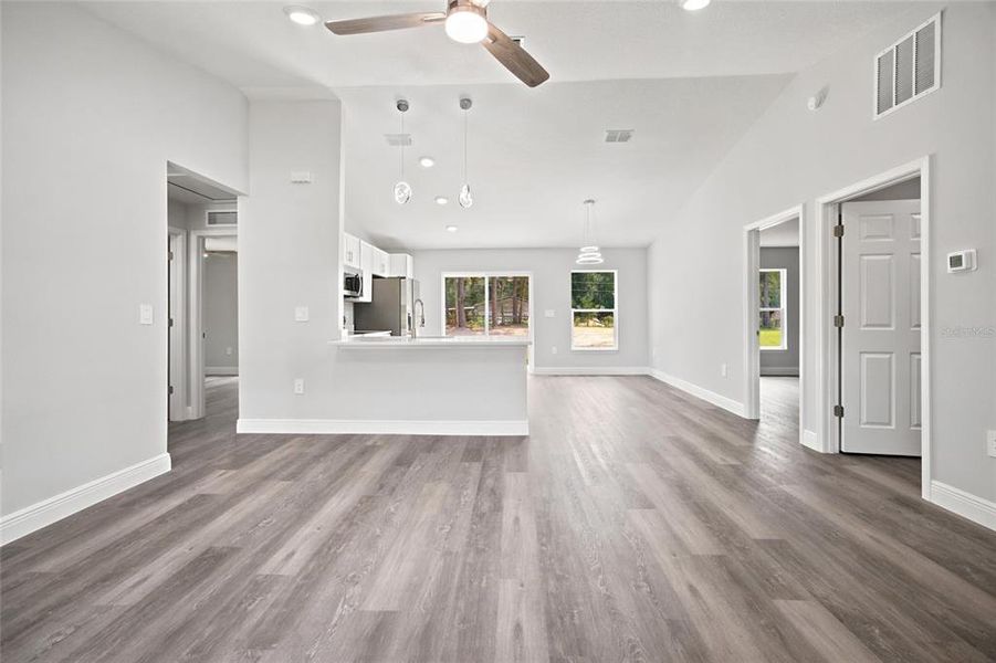 Spacious, unfurnished interior of a new home in , Ocala (Image 27).