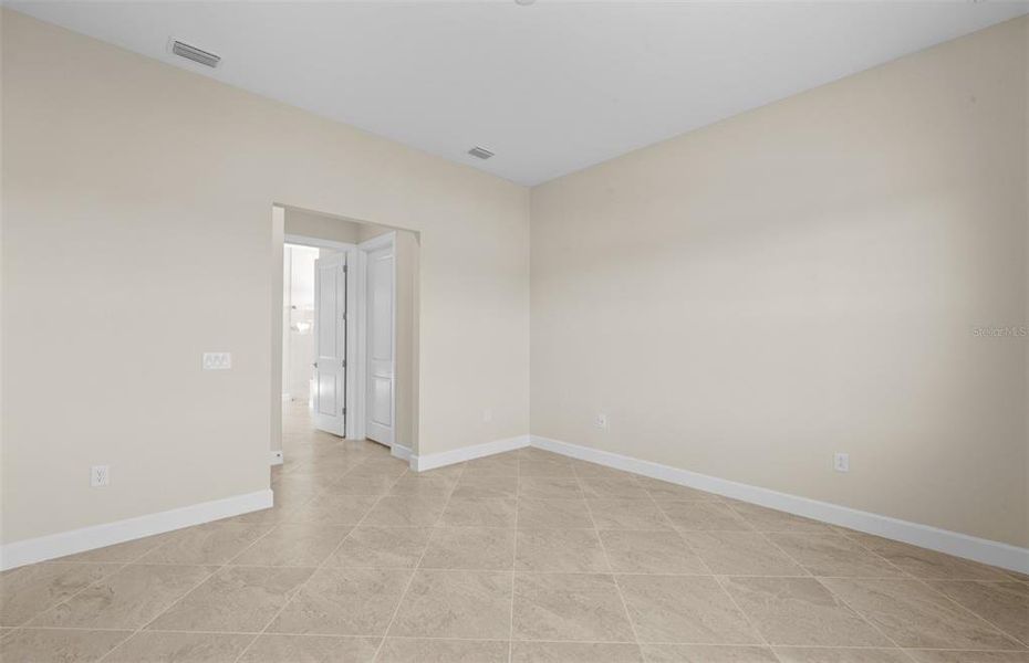 Spacious, unfurnished interior of a new home in SeaFlower, Bradenton (Image 31).