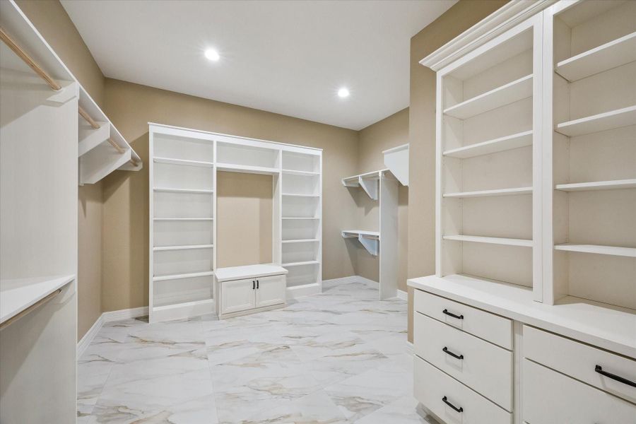 Furnished interior view inside a new home in , Kemah (Image 12).