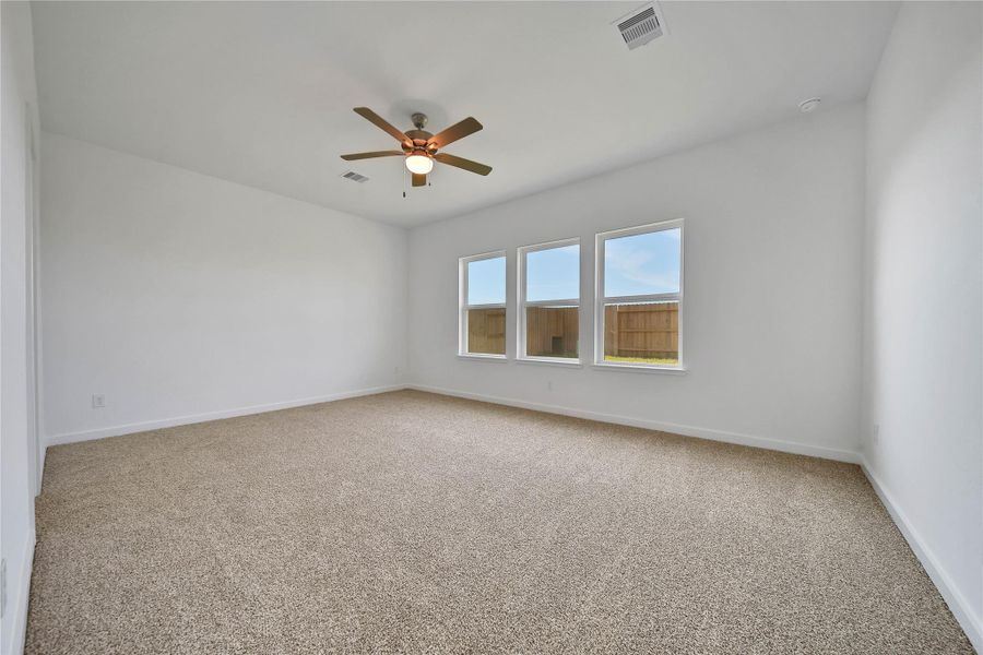 Spacious, unfurnished interior of a new home in , Rosharon (Image 15).