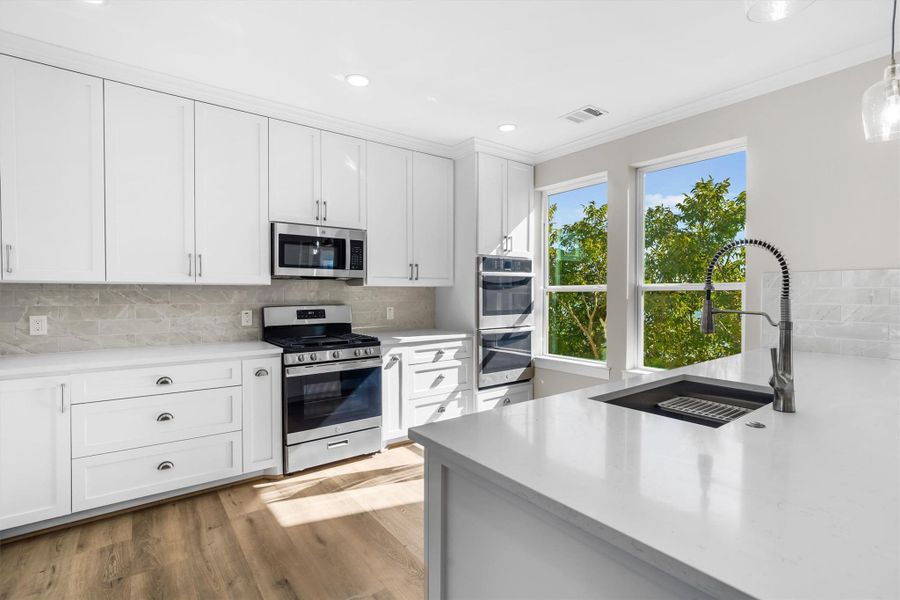 Quartz countertops, stainless steel appliances, plenty of custom storage space! Quartz countertops, stainless steel appliances, plenty of custom storage space!