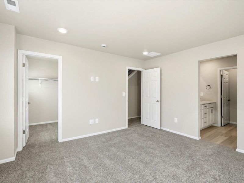 Spacious, unfurnished interior of a new home in Three Hills, Morrison (Image 13).