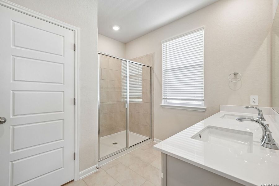 Furnished interior view inside a new home in Thomas Pond, San Antonio (Image 11).