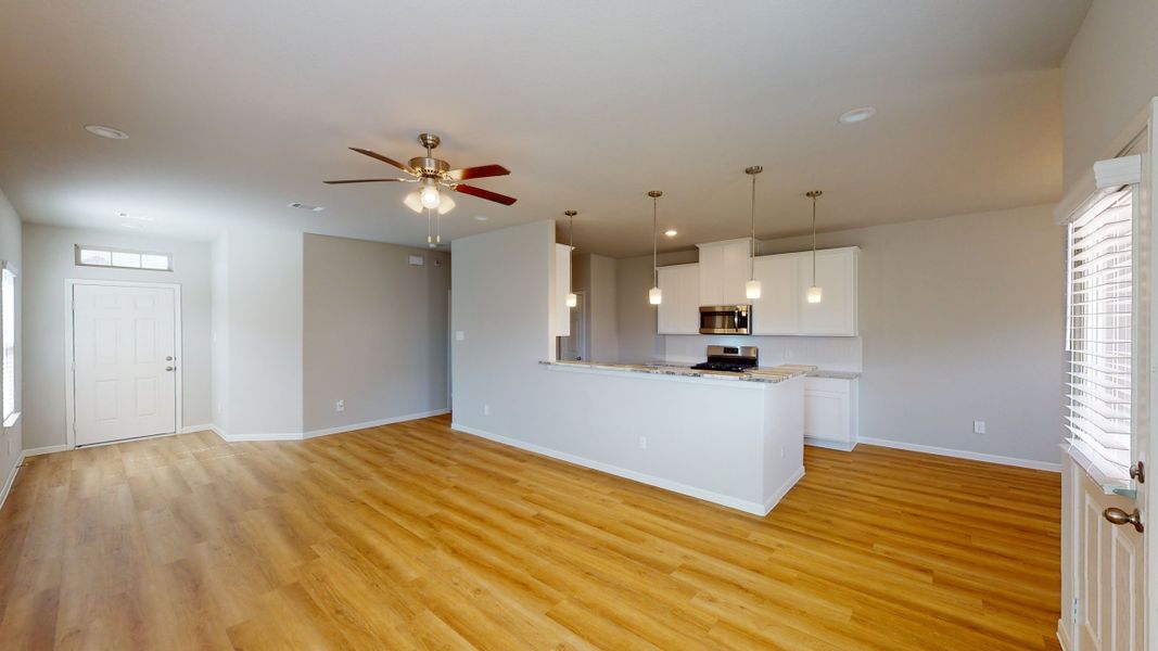 Representative unfurnished interior of a home built from the Floor Plan 1500 by Colina Homes in Cypress Green, Hockley (Image 49).