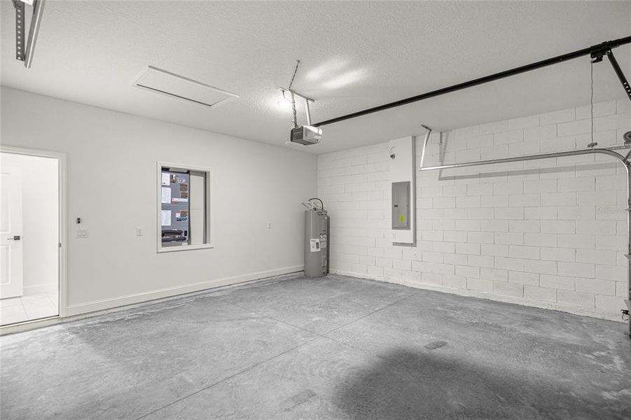 Spacious, unfurnished interior of a new home in , Citrus Springs (Image 26).